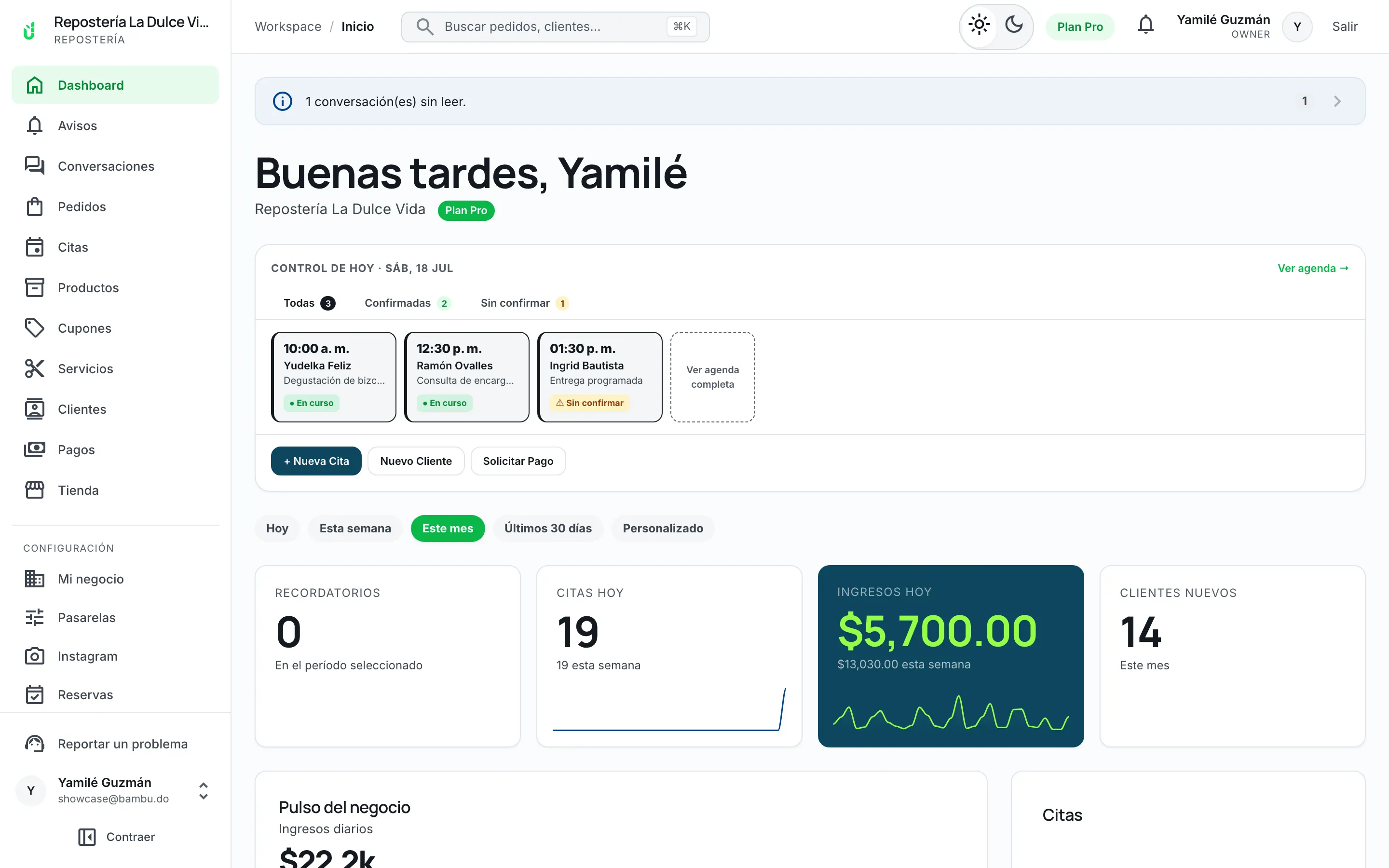 Panel de control de Bambú: ingresos del mes, citas del día y pedidos recientes de una repostería.